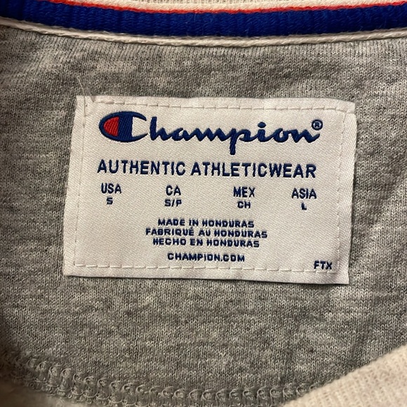 Champion Crewneck - Picture 4 of 4